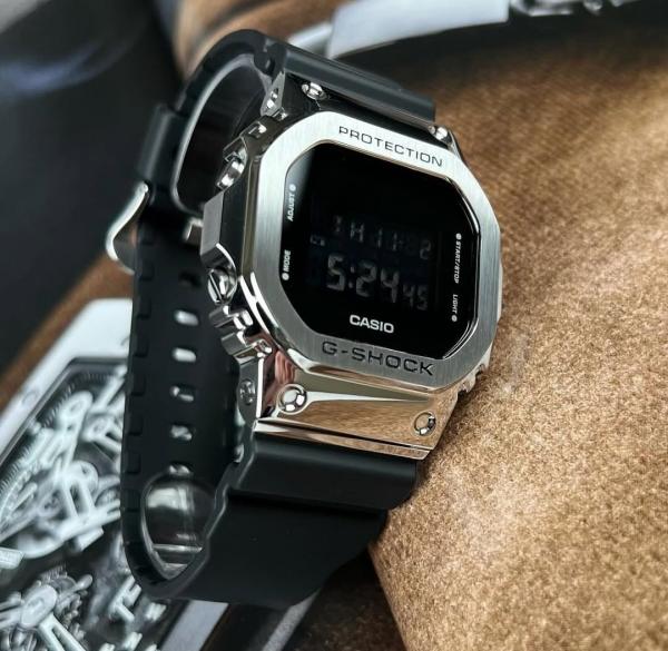 Casio g shock gms5600