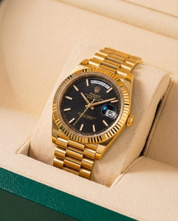 Role_x Oyster Perpetual Day Date 40 Battery Gold-Black