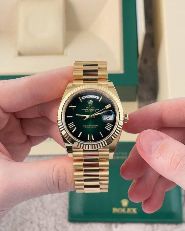 Rolee_x Oyster Perpetual Day Date 40 Battery Gold Green