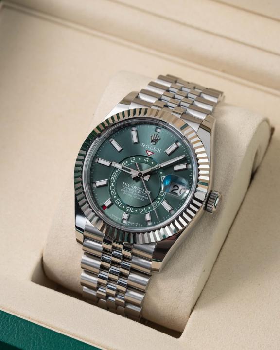 Role_x Oyster Perpetual Sky Dweller - J1818