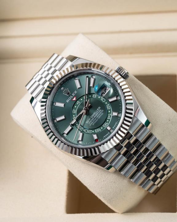 Role_x Oyster Perpetual Sky Dweller - J1818