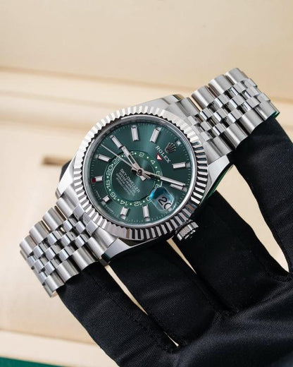 Role_x Oyster Perpetual Sky Dweller - J1818