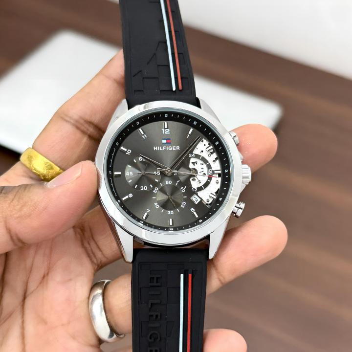 Tomm_y Hilfiger Baker