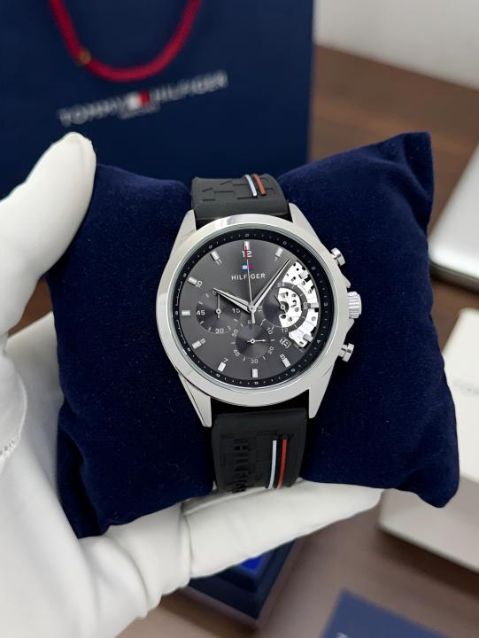 Tomm_y Hilfiger Baker