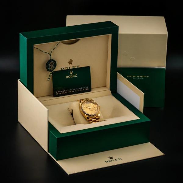 Rolee_x oyster Perpetual Day Date 40 Battery Gold-Gold