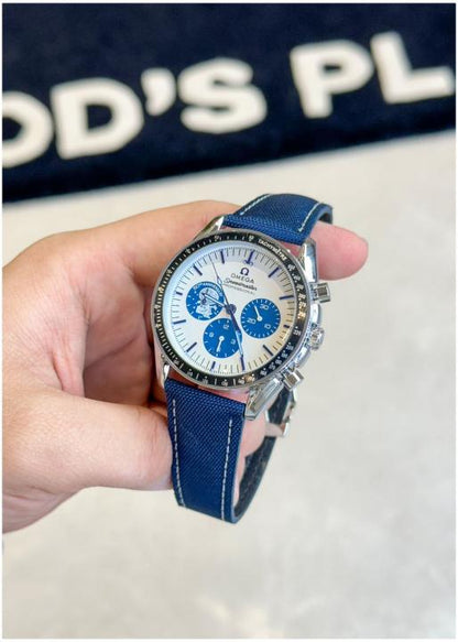 Omegg_a Speedmaster Silver Snoopy