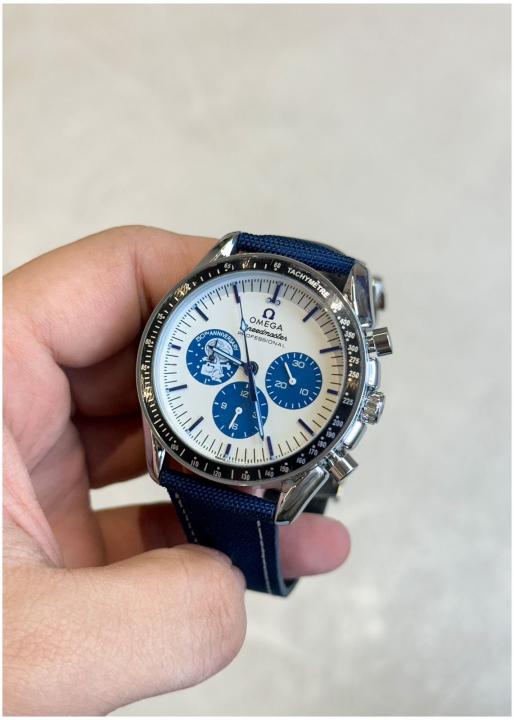Omegg_a Speedmaster Silver Snoopy