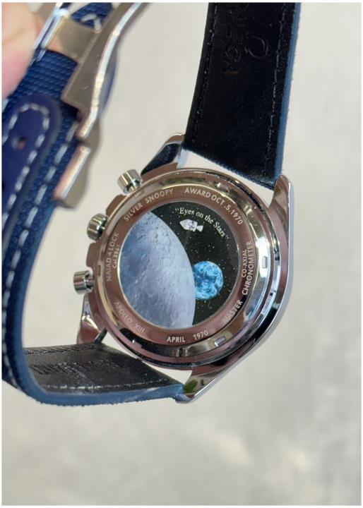 Omegg_a Speedmaster Silver Snoopy