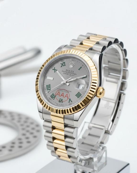 Role_x Oyster Perpetual Date Just Gold