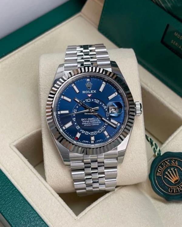 Rolee_x Oyster Perpetual Sky Dweller Silver Blue