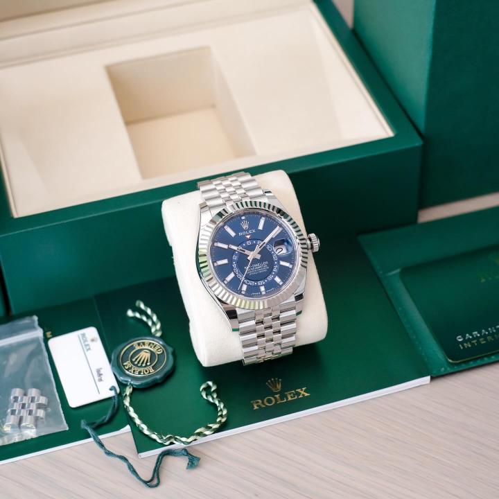 Role_x Oyster Perpetual Sky Dweller Silver-Blue