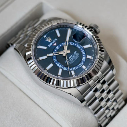 Role_x Oyster Perpetual Sky Dweller Silver-Blue