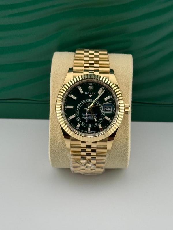 Role_x Oyster Perpetual Sky Dweller - J237